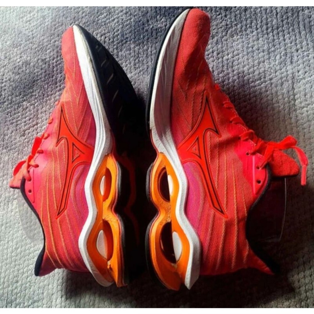 Mizuno Wave Running Shoes Women's Size 8 Red/Orange Athletic Sneakers